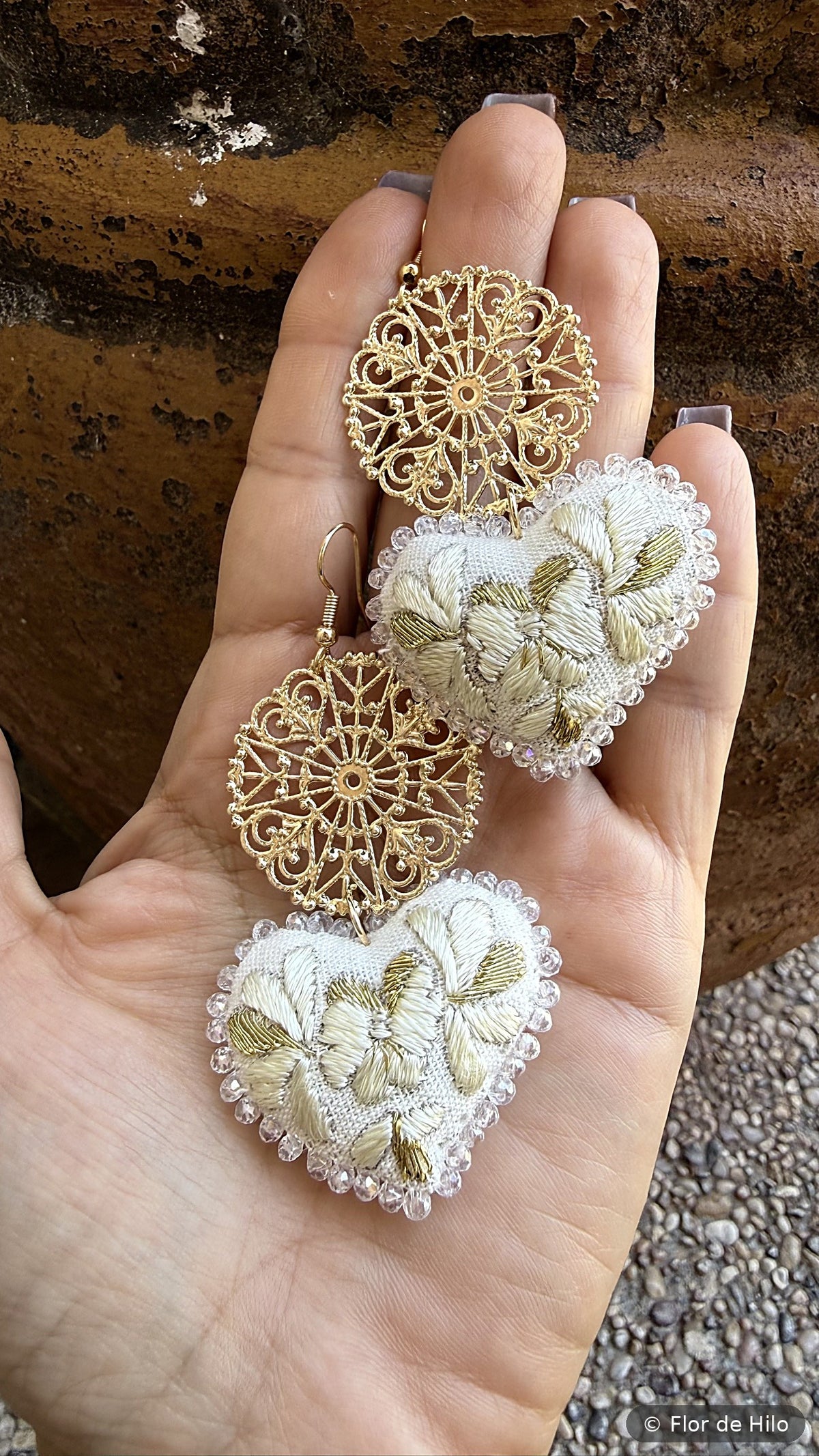 Hand-embroidered heart earrings in cream with gold-plated filigree