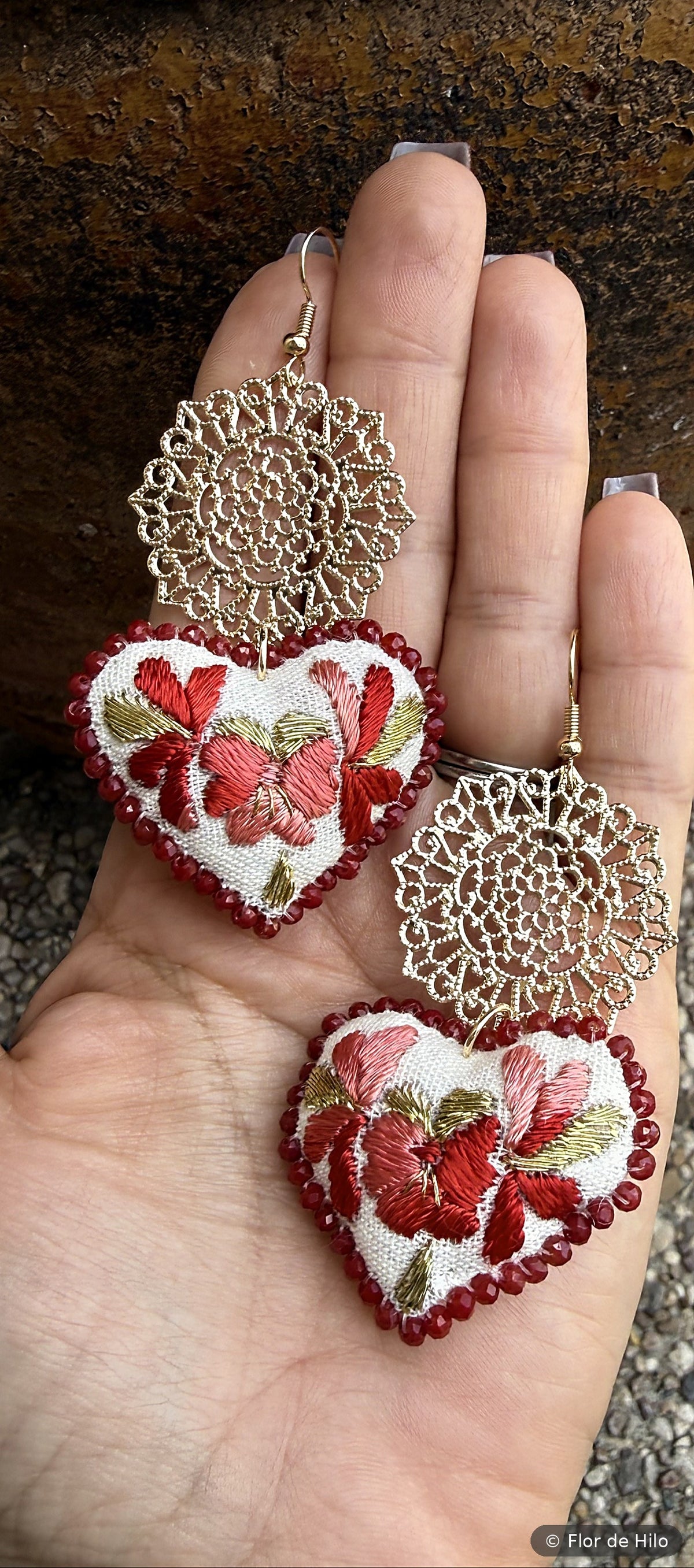 Hand-embroidered heart earrings in red with gold-plated filigree